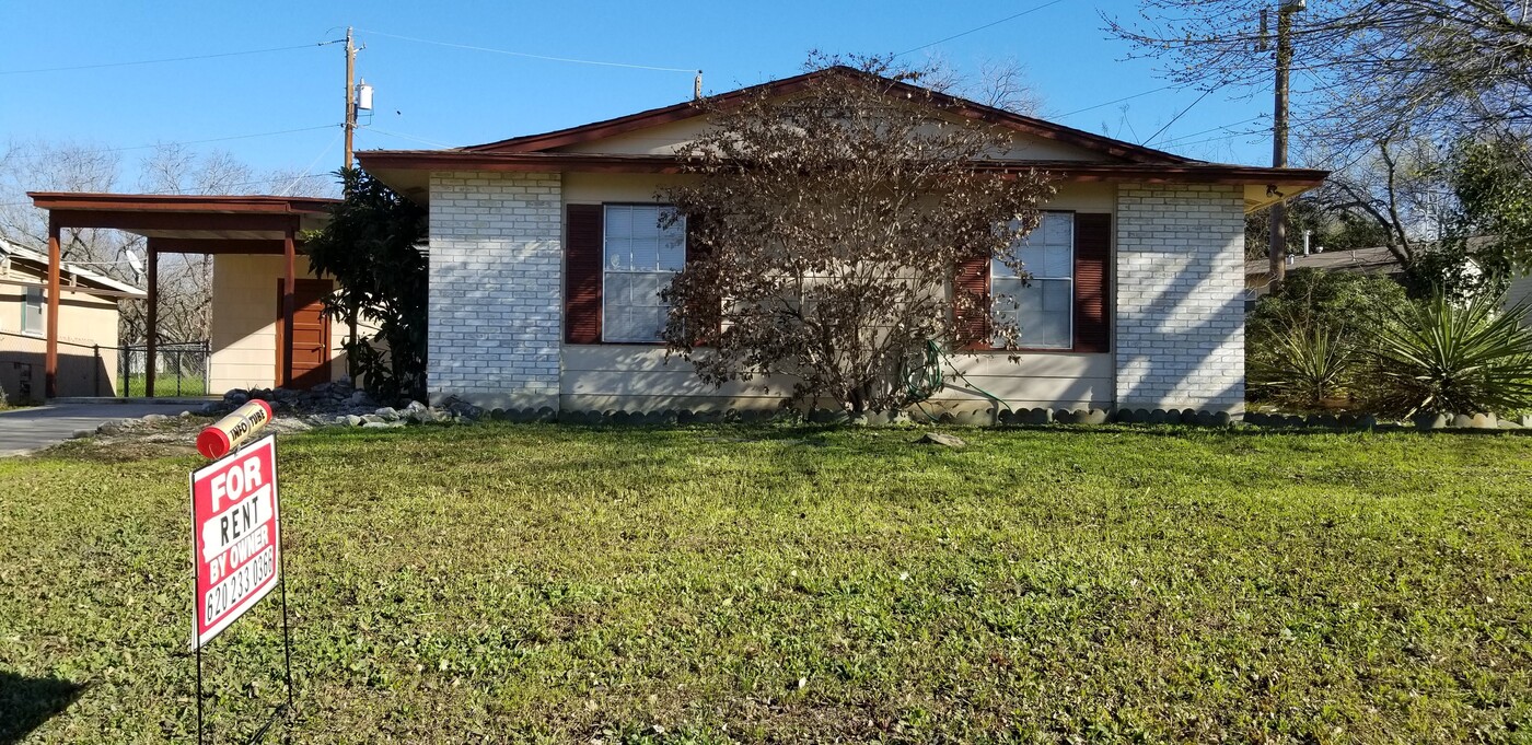 111 Stapleton St in San Antonio, TX - Foto de edificio