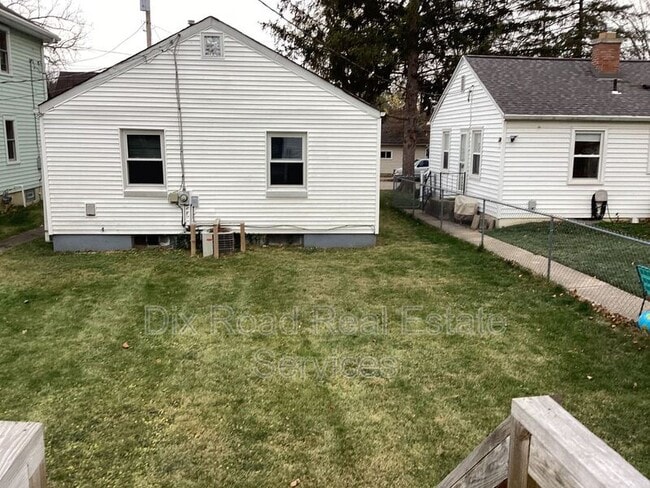 1445 Southlyn Dr in Dayton, OH - Building Photo - Building Photo