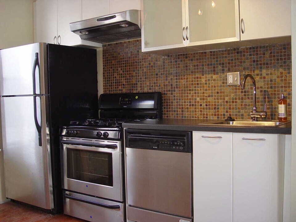 725 University Ave NE in Minneapolis, MN - Building Photo