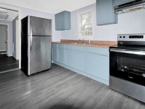 6611 Jensen St in Hitchcock, TX - Building Photo - Building Photo