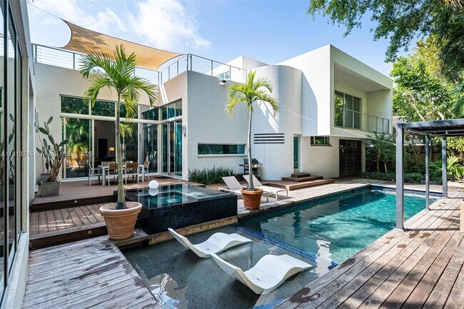 property at 3855 Poinciana Ave