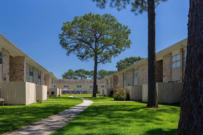 Tanglewood in Westwego, LA - Foto de edificio - Building Photo
