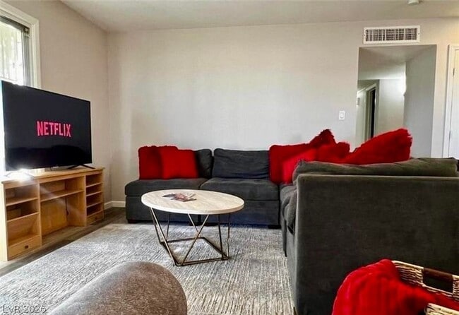 6401 Evergreen Ave in Las Vegas, NV - Building Photo - Building Photo