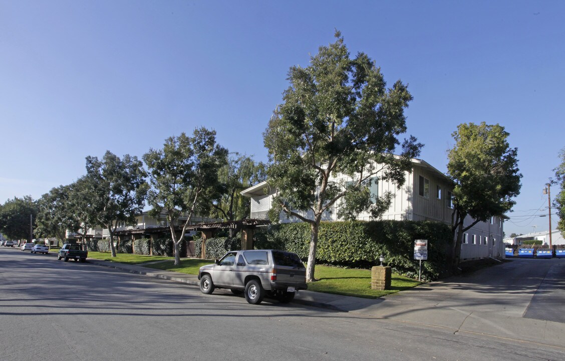 Casa Monterey Apartments in Sunnyvale, CA - Building Photo