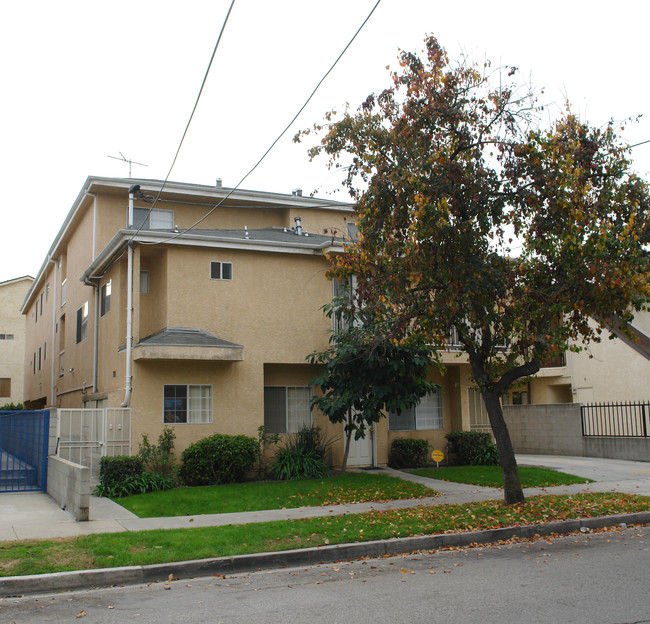 11254 Huston St in North Hollywood, CA - Foto de edificio - Building Photo