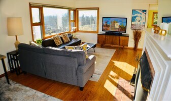 4109 NE 19th Ave, Unit B in Portland, OR - Building Photo