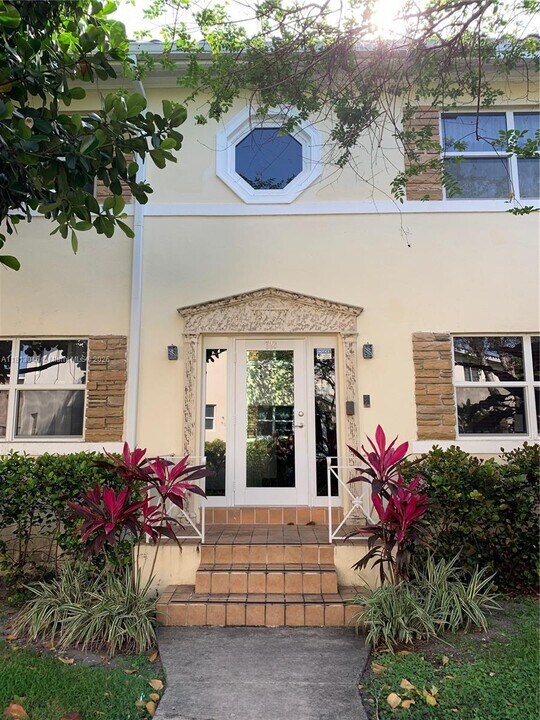 723 NE 91st St, Unit 3C in Miami Shores, FL - Building Photo