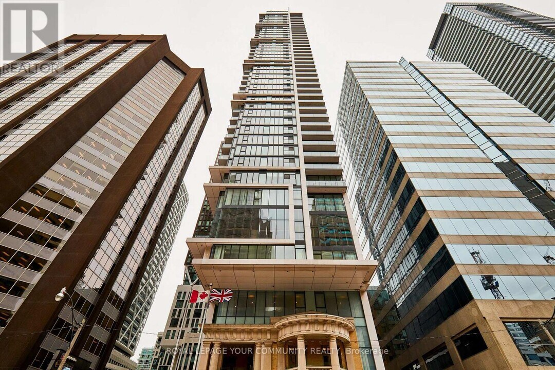 426-4426 University Ave in Toronto, ON - Building Photo