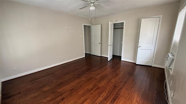 property at 4402 Roseland St