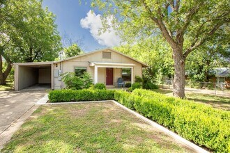 414 Mill St in San Marcos, TX - Building Photo - Building Photo
