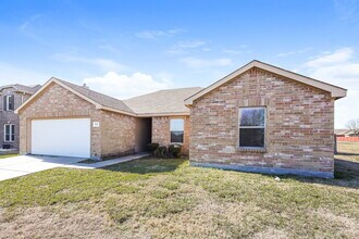 533 Hearthstone Dr in Lancaster, TX - Building Photo - Building Photo