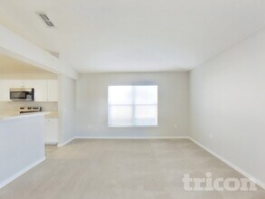 7121 High Bluff Rd in Jacksonville, FL - Building Photo - Building Photo