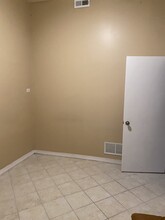 1800 W 21st Plz, Unit 1 Floor in Chicago, IL - Foto de edificio - Building Photo