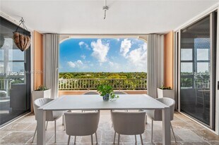 747 Crandon Blvd in Key Biscayne, FL - Building Photo