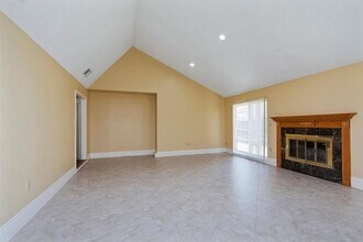 2007 Highland Hills Dr in Sugar Land, TX - Building Photo - Building Photo