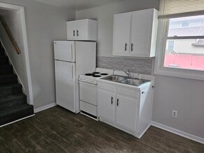 317 E Church St, Unit 3 in Adrian, MI - Foto de edificio - Building Photo