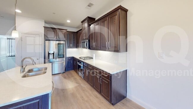 2232 Southwick Dr in Lewisville, TX - Foto de edificio - Building Photo