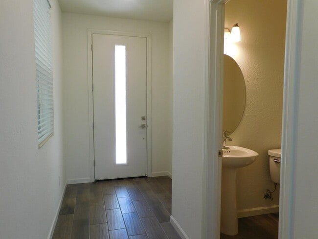 2063 N Walling Ln in Clovis, CA - Building Photo - Building Photo