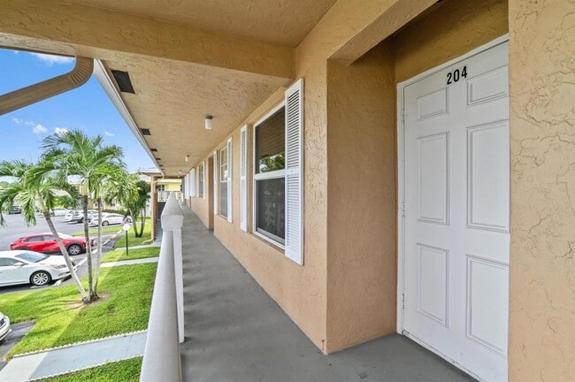 1051 Orange Terrace, Unit 204 in Delray Beach, FL - Building Photo - Building Photo
