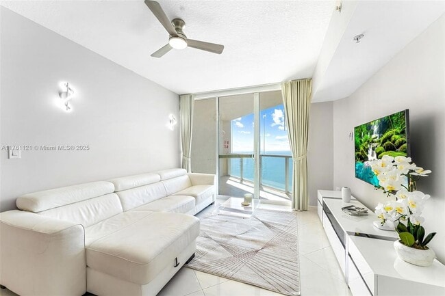 16699 Collins Ave, Unit 2810 in Sunny Isles Beach, FL - Building Photo - Building Photo