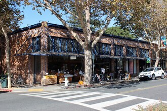 692 62nd St in Oakland, CA - Foto de edificio - Building Photo