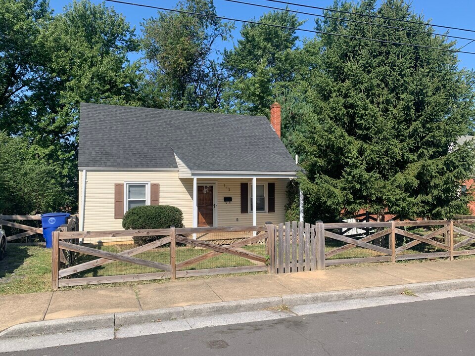 212 Polk Ave in Front Royal, VA - Building Photo