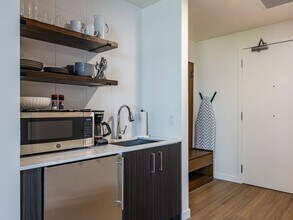 1550 NW Naito Pkwy in Portland, OR - Building Photo - Building Photo