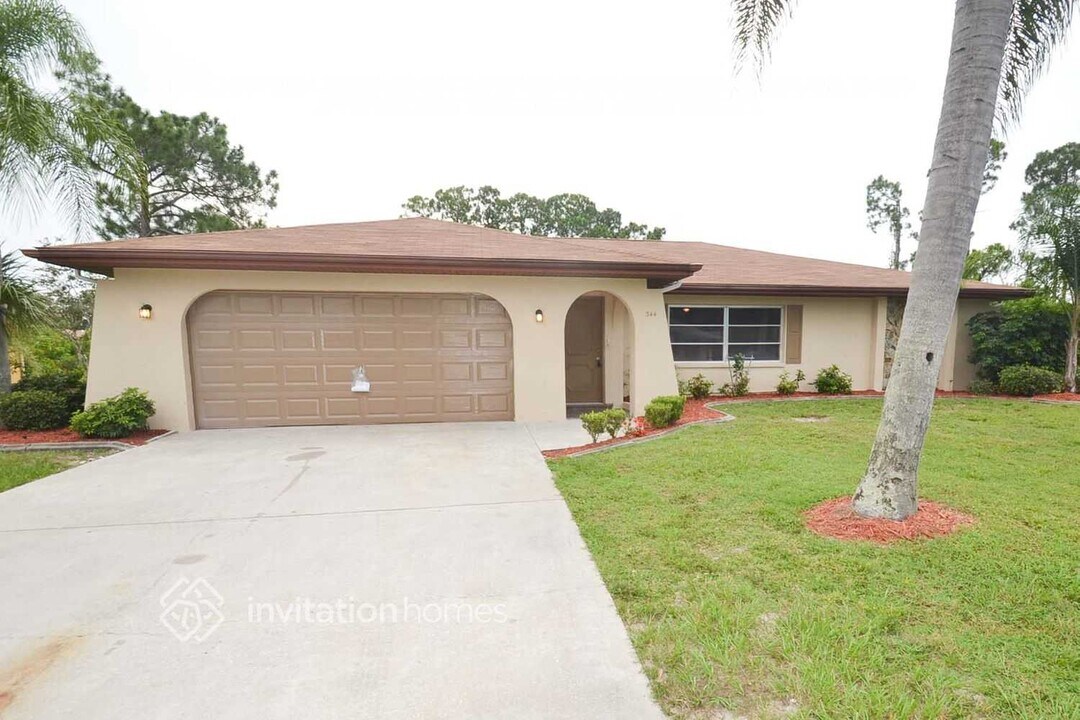 344 Yorkshire St in Port Charlotte, FL - Foto de edificio
