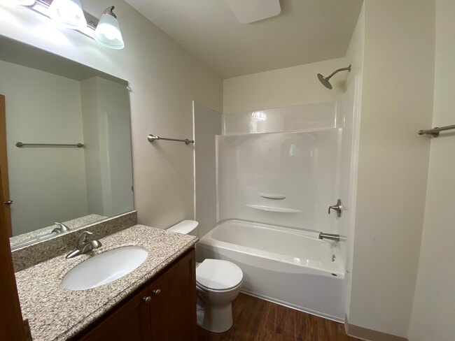 Mapleview Apartments in Hartland, WI - Foto de edificio - Building Photo