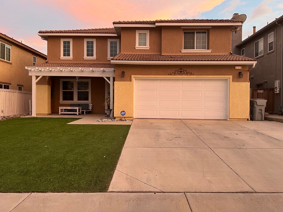 12933 La Costa Ct in Hesperia, CA - Building Photo