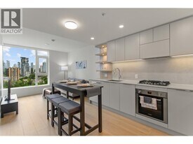 311 Alderson Ave in Coquitlam, BC - Building Photo