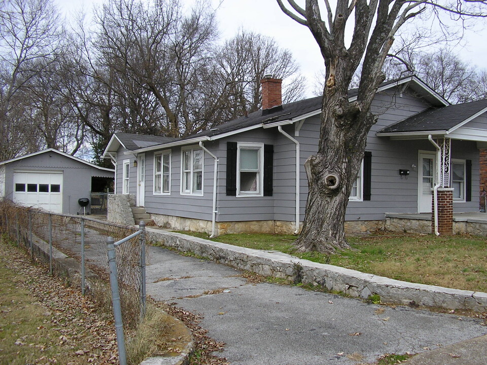 1315 Nutwood St in Bowling Green, KY - Building Photo