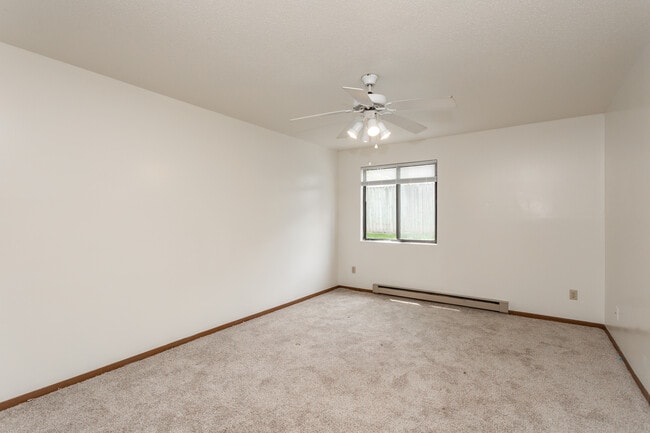 Willow Knolls Apartments in Peoria, IL - Building Photo - Building Photo
