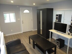 1332 Winchester Ave, Unit A in Glendale, CA - Building Photo - Building Photo