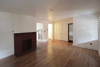 320 Whitney Ave, Unit 320 in Pittsburgh, PA - Foto de edificio - Building Photo