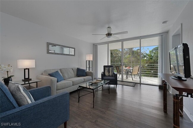 15161 Cedarwood Ln, Unit 1205 in Naples, FL - Building Photo - Building Photo