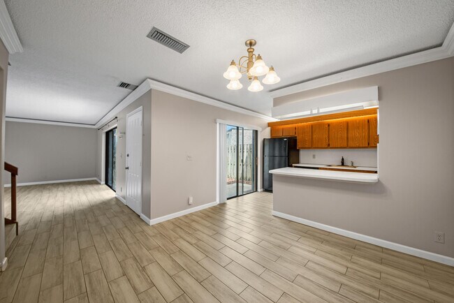 388 Lake Arbor Dr in Palm Springs, FL - Building Photo - Building Photo