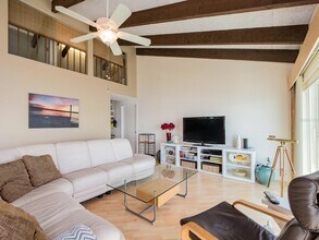 1401 Gulf Blvd, Unit 215 in Clearwater, FL - Building Photo - Building Photo