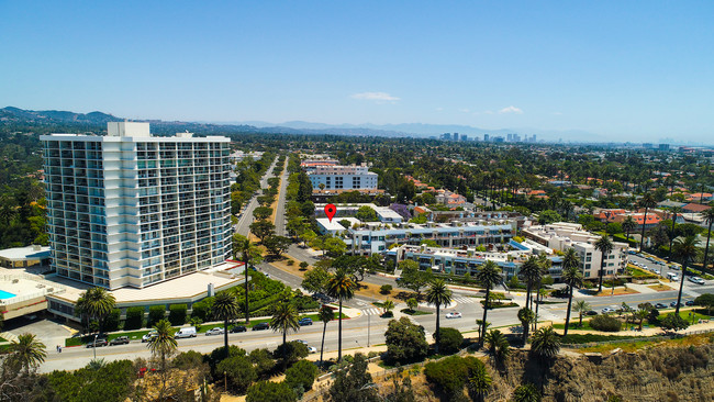Vicente View in Santa Monica, CA - Foto de edificio - Building Photo