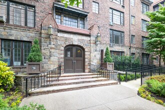 The Inn Apartments in Forest Hills, NY - Building Photo - Building Photo