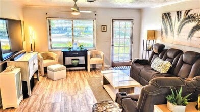 3236 S Lockwood Ridge Rd in Sarasota, FL - Building Photo - Building Photo