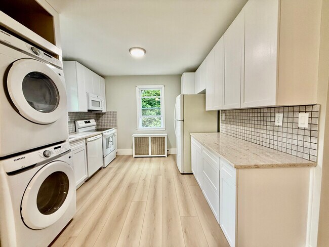 64 Heath Pl in Hastings On Hudson, NY - Building Photo - Building Photo