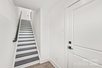 425 Blairhill Rd in Charlotte, NC - Building Photo - Building Photo