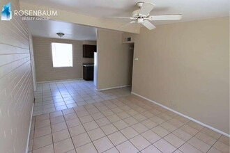 565 S Hobson in Mesa, AZ - Foto de edificio - Building Photo