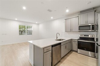 11607 Sunsail Ave in Orlando, FL - Building Photo - Building Photo