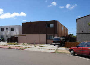 3854 Van Dyke Ave in San Diego, CA - Building Photo - Building Photo