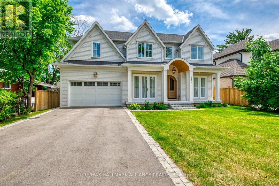 2450 Rebecca St in Oakville, ON - Building Photo