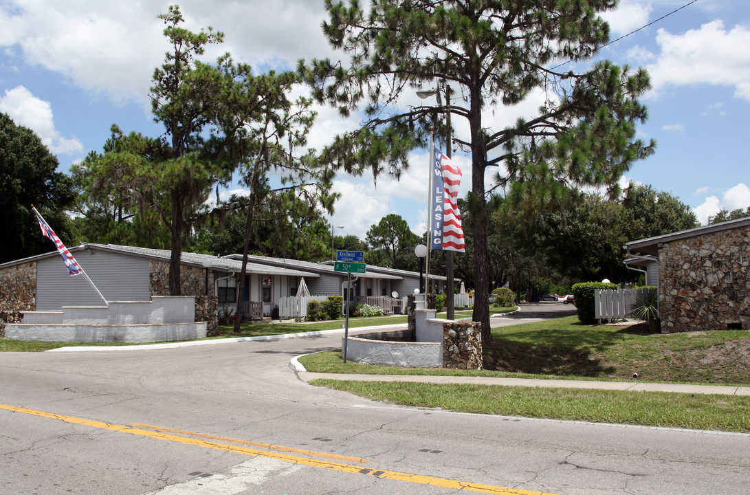 Independence Village l in Tampa, FL - Building Photo