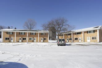 Washburn Circle Townhomes in Bloomington, MN - Building Photo - Building Photo