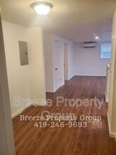 1945 Ottawa Dr in Toledo, OH - Foto de edificio - Building Photo